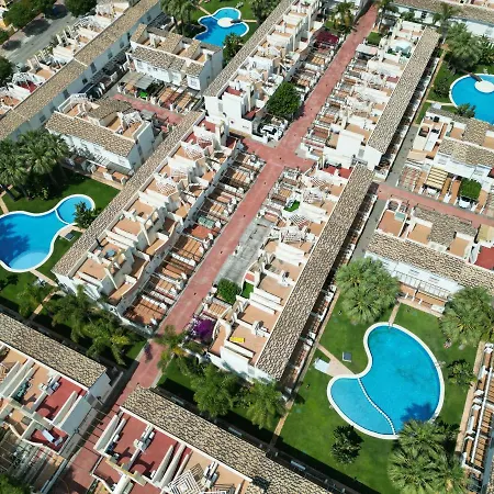 Con Piscina Y Dos Terrazas *